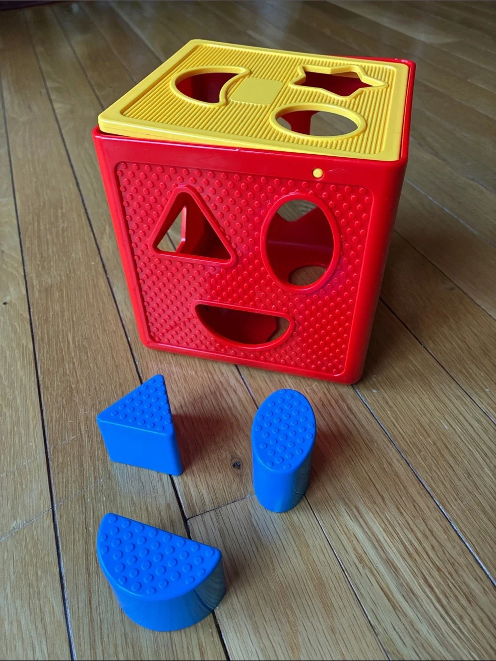 Play22 - Baby Shape Sorter Cube Box